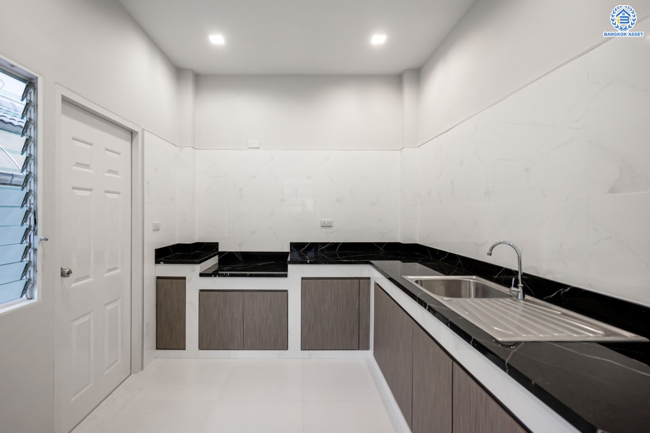 บ้านมือสองตกแต่งใหม่ ม.บางกอกบูเลอวาร์ด ราชพฤกษ์-พระราม5 เนื้อที่ 69 ตร.ว. บนสังคมคุณภาพ SC Asset* ฟังก์ชันพร้อม 3 ห้องนอน 4 ห้องน้ำ 1 ห้องแม่บ้าน จอดรถได้ 2 คัน บนทำเลติดถนนราชพฤกษ์ ใกล้วงเวียนพระรามห้า, ทางด่วนศรีรัช และเพียง 10 ถึงรถไฟฟ้า "สถานีบางรักใหญ่"